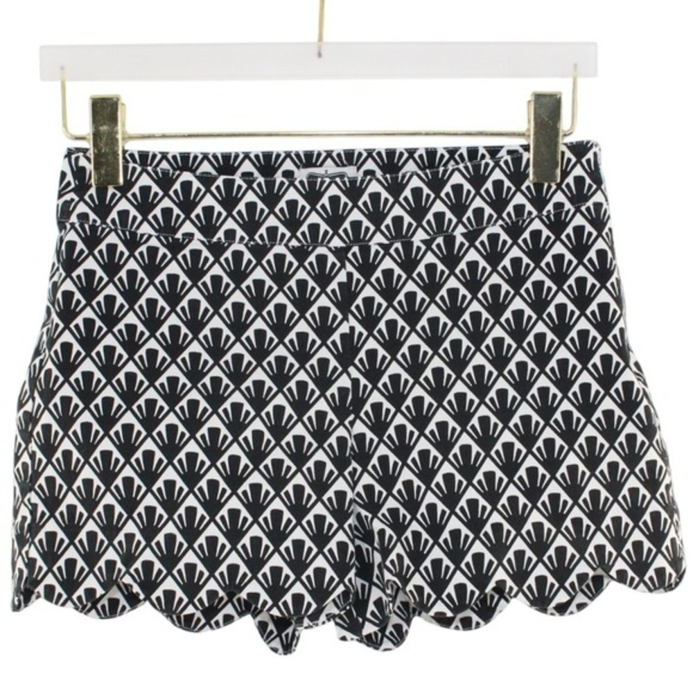 Mud Pie Shorts Scalloped Hem Geometric Fan Print XS Black White